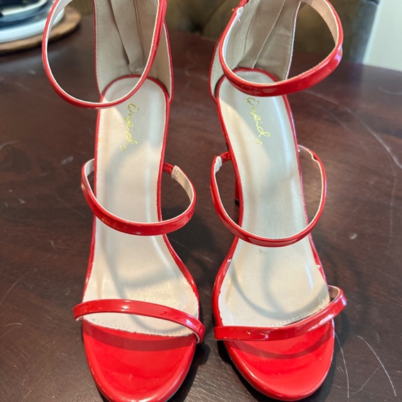 NEW, Red Qupid Cece Patent Open Toe Triple Band Stilleto Sandal, Size 6.5 - Picture 2 of 4